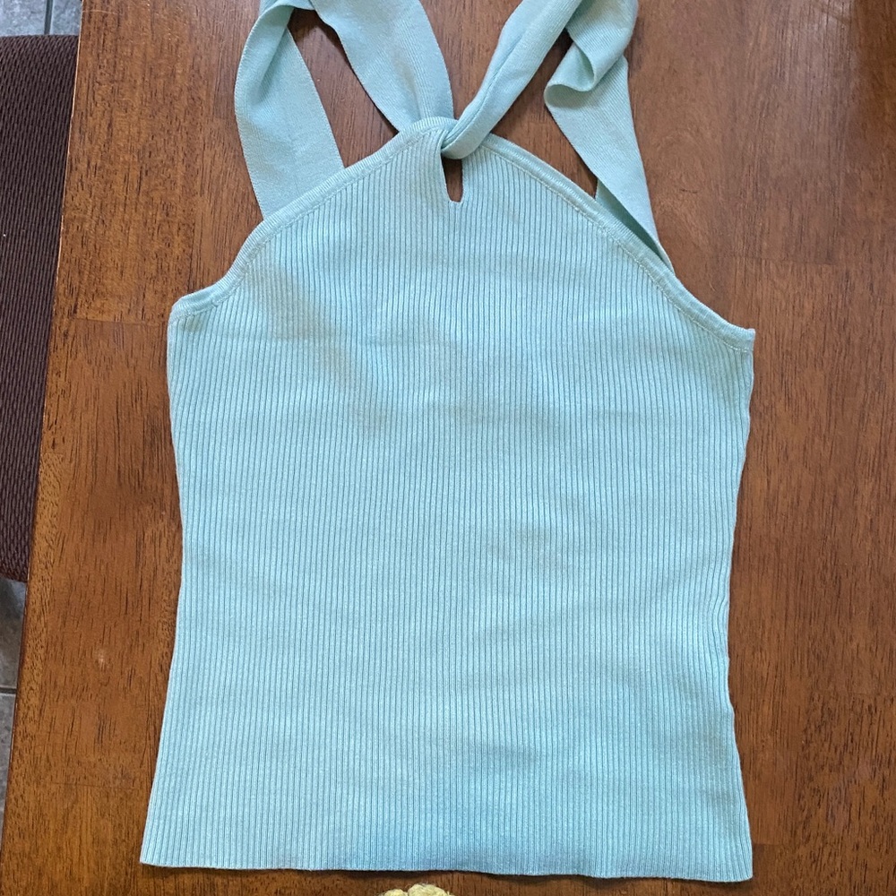 Stylish Ribbed Halter Top - Picture 2 of 5